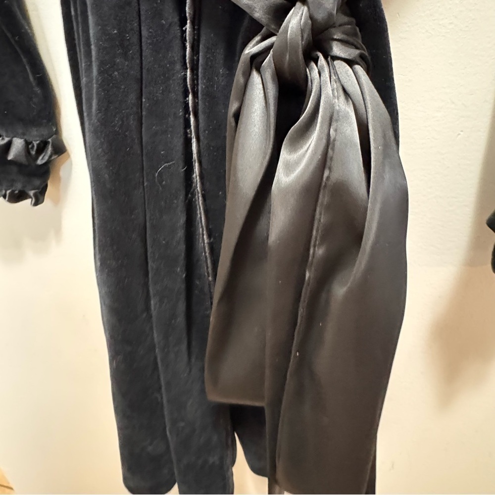 Betsy Johnson Intimates Black Velvet Ruffle Robe Size Medium - Picture 8 of 12